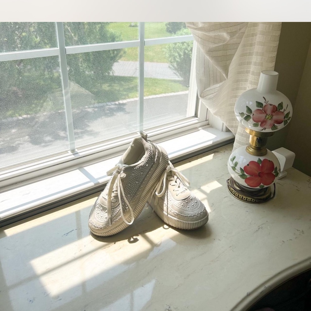 Elegant Women's Cream Sneakers